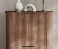 Kategorija Baldai su grioveliais ar lamelėmis