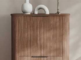 Baldai su grioveliais ar lamelėmis