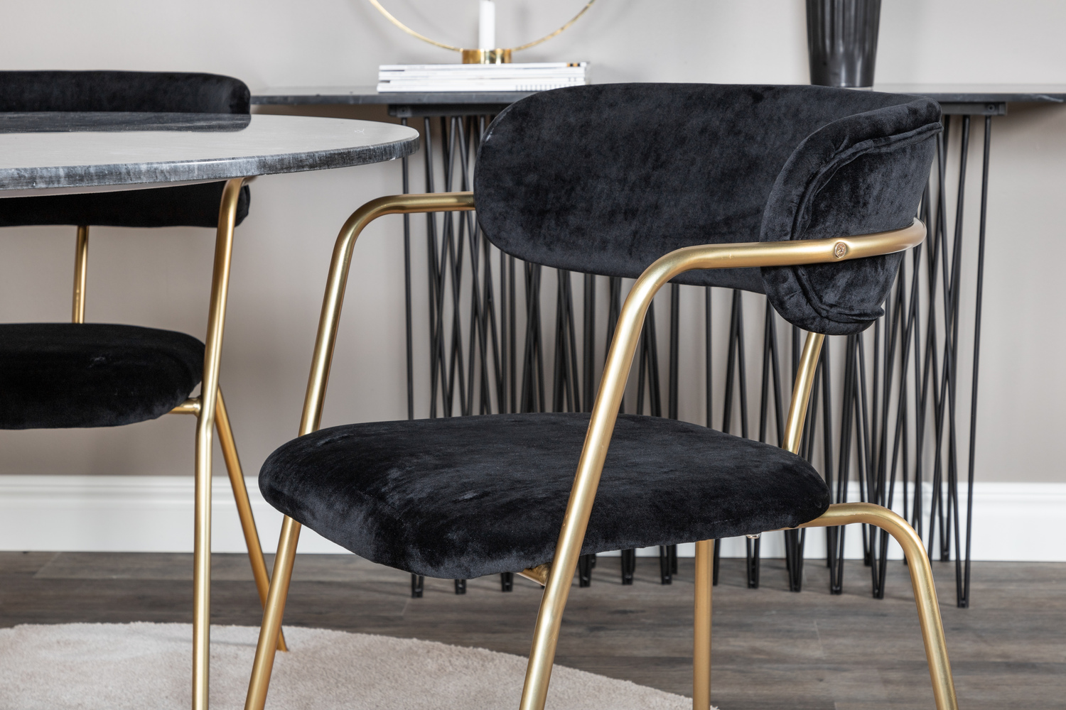 Valgomojo komplektas Dallas 1208 (Juoda + Auksinė)