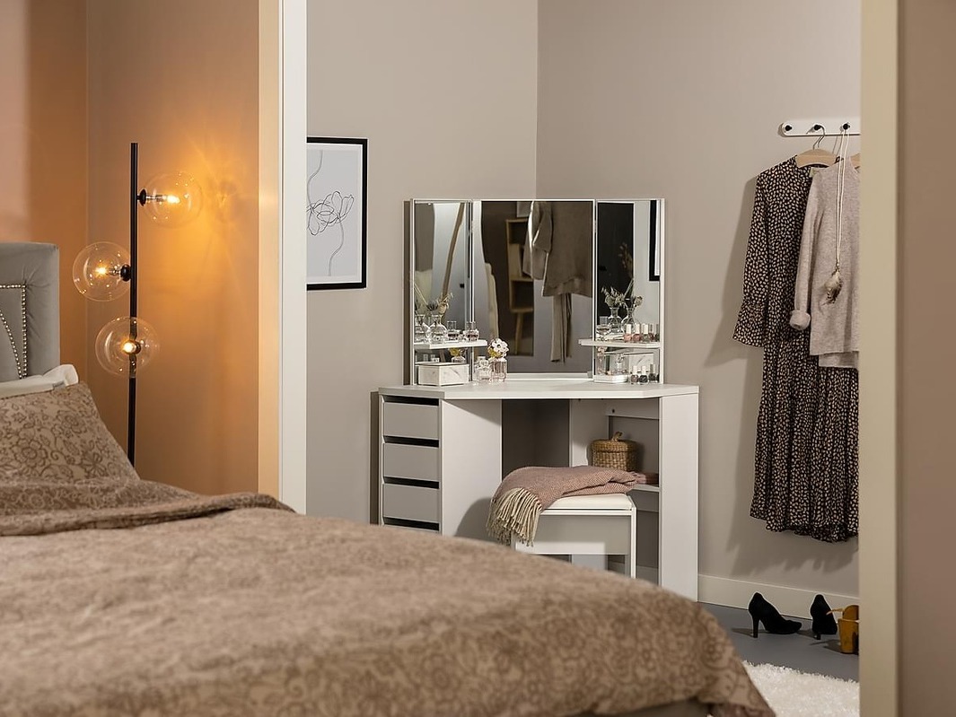 Makiažo staliukas Springfield 153