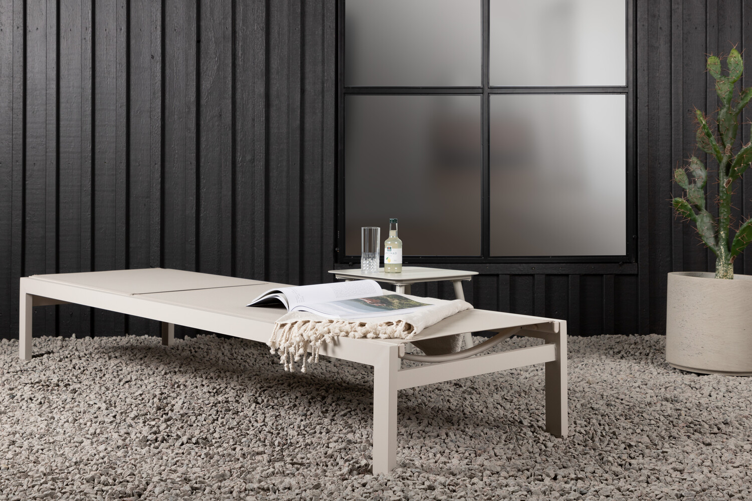 Lauko gultas Dallas 2314 (Smėlinė)