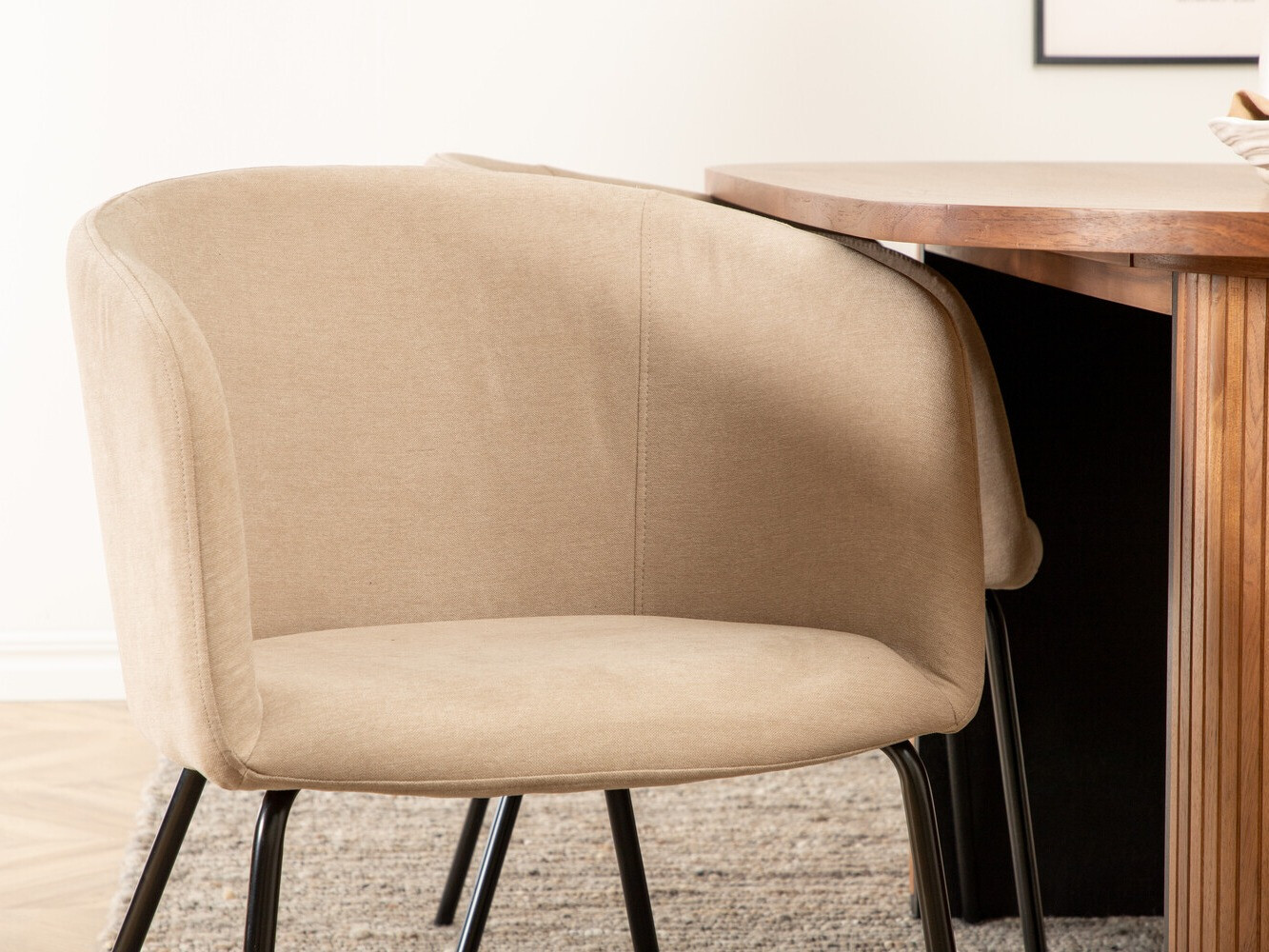 Valgomojo komplektas Dallas 2749 (Smėlinė + Juoda)