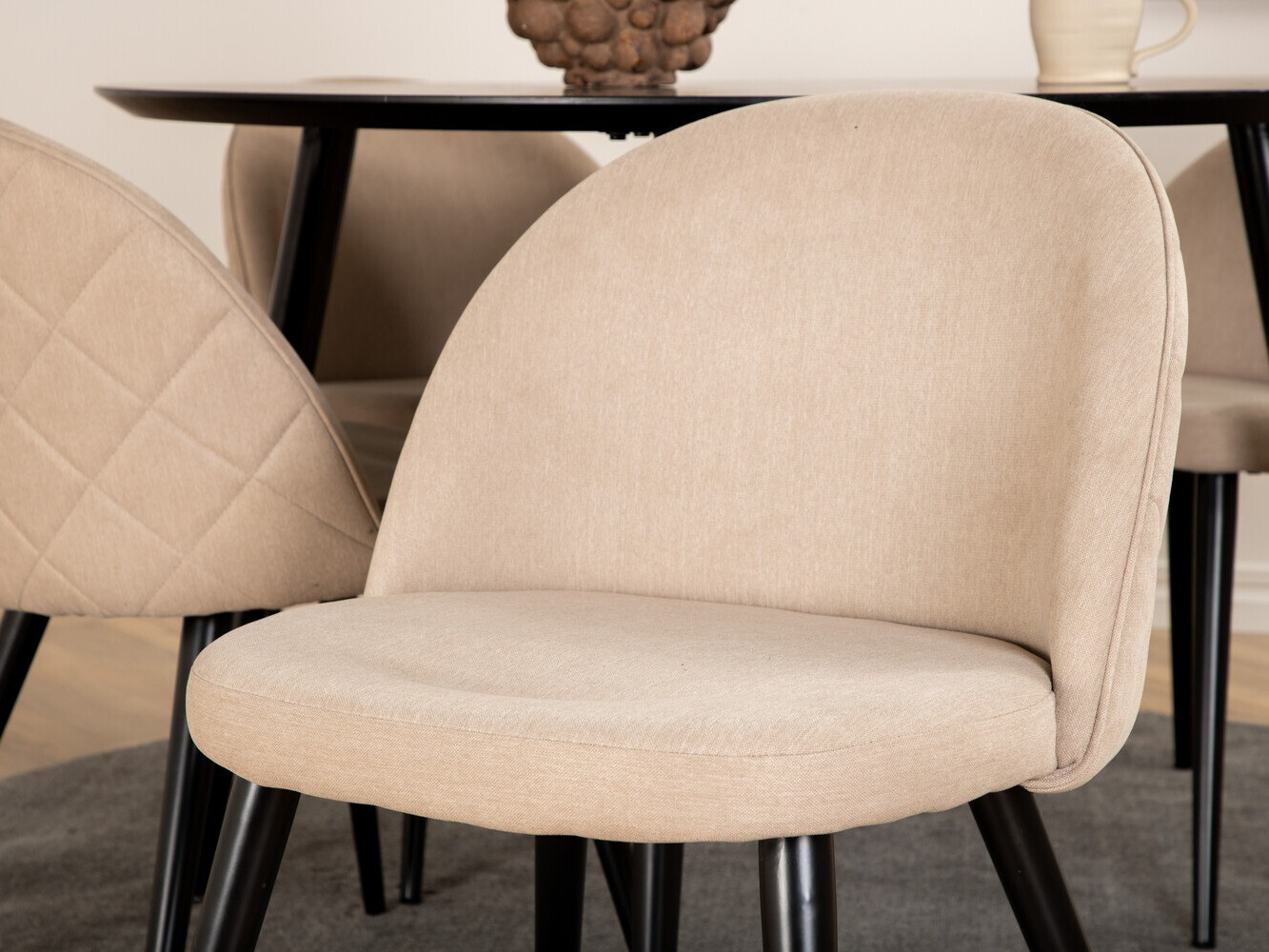 Valgomojo komplektas Dallas 2545 (Smėlinė + Juoda)