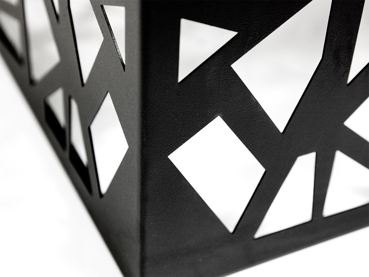 Žurnalinis staliukas Germantown 102 (Matinė juoda + Blizgi balta)