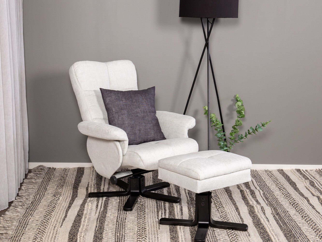 Fotelis Dallas 1568 (Šviesi pilka)