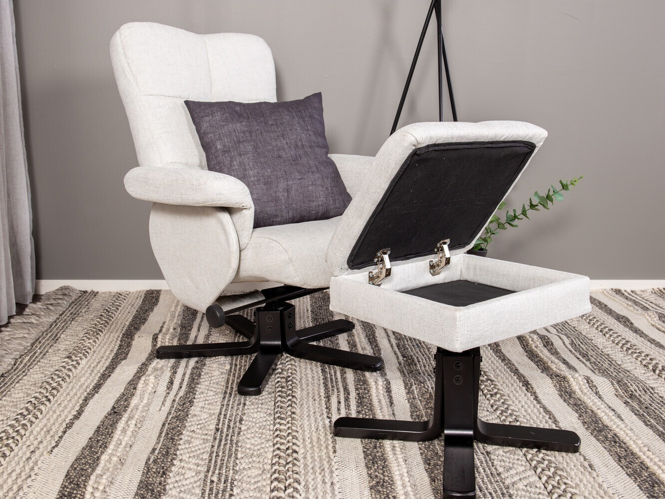 Fotelis Dallas 1568 (Šviesi pilka)