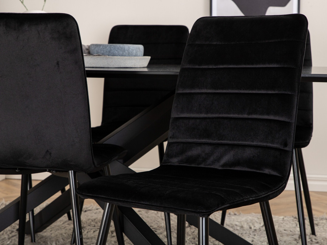 Valgomojo komplektas Dallas 2697 (Juoda)