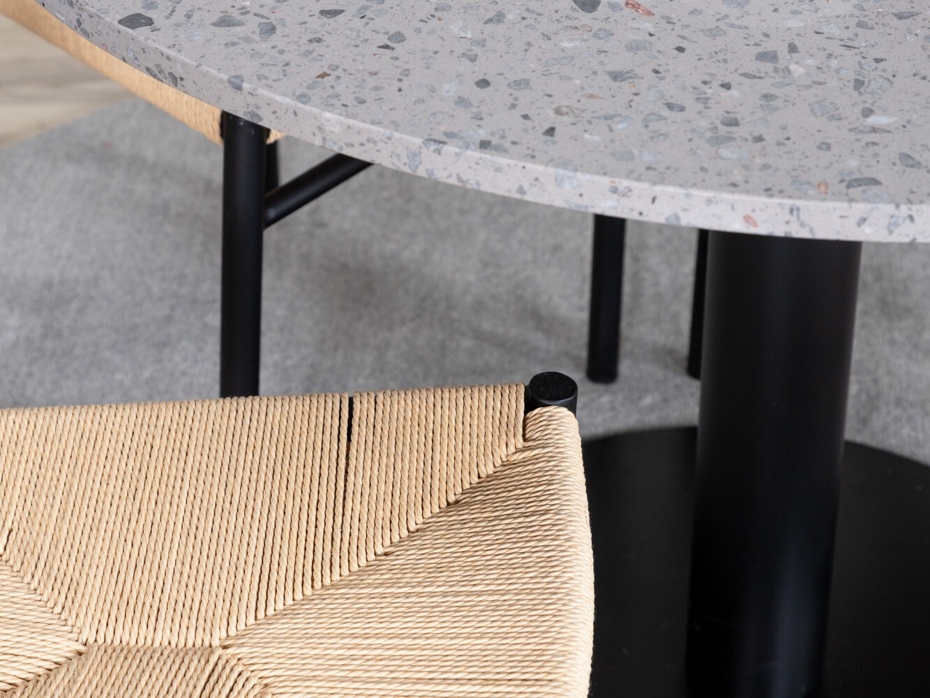 Valgomojo komplektas Dallas 1137 (Šviesus medis + Juoda)