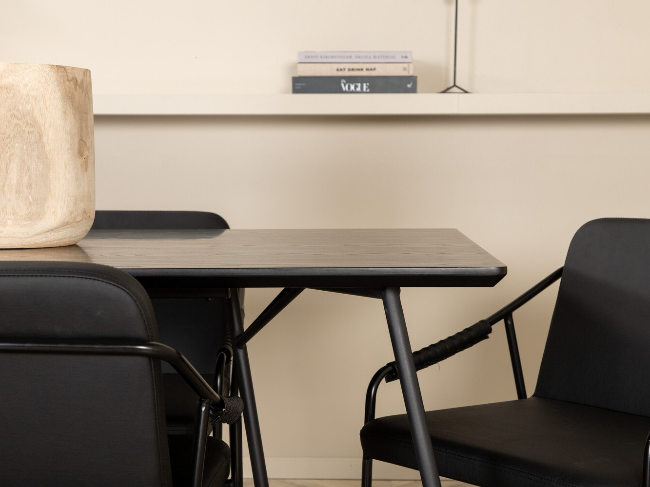 Valgomojo komplektas Dallas 2720 (Juoda)