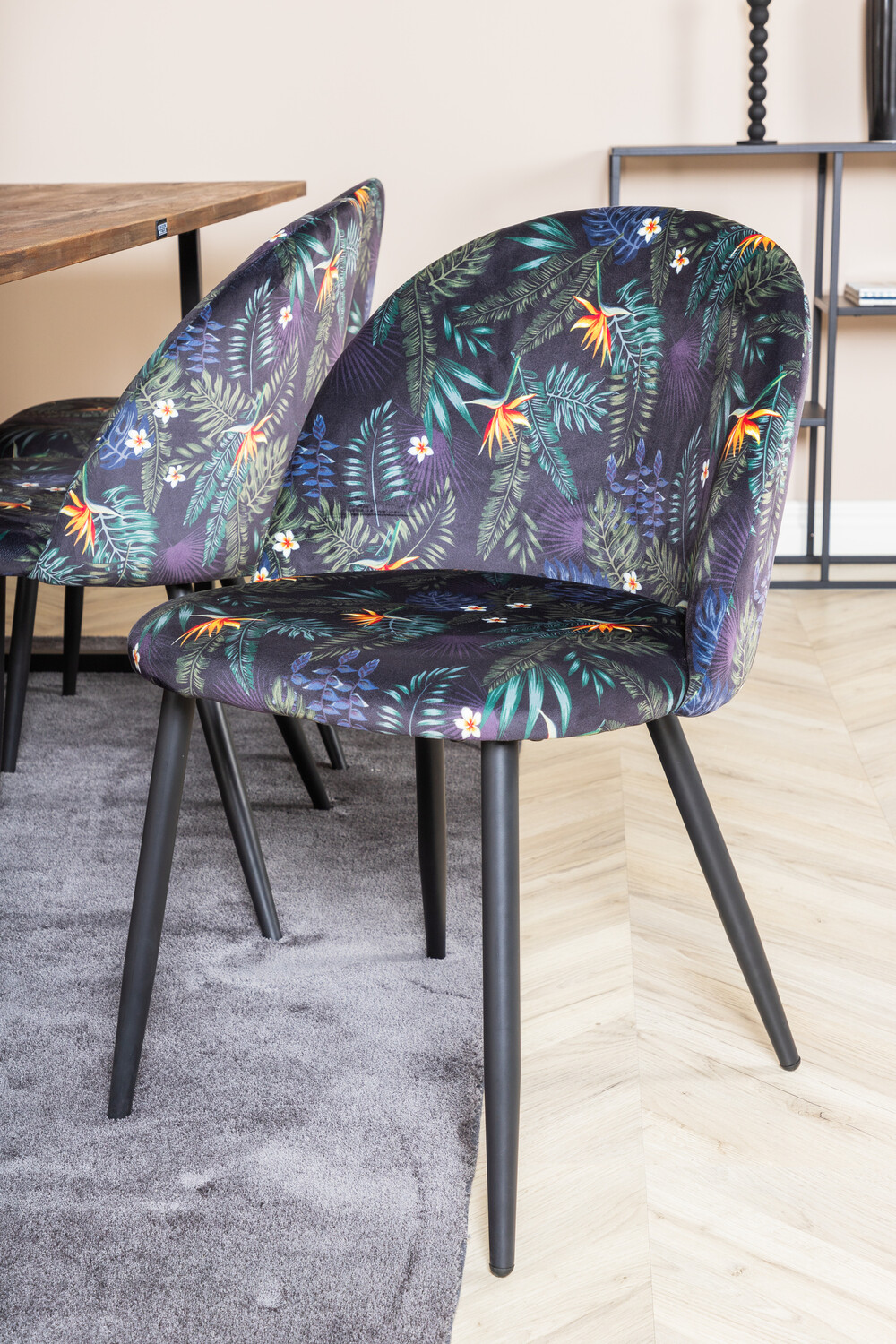 Valgomojo komplektas Dallas 1598 (Gėlių raštas)