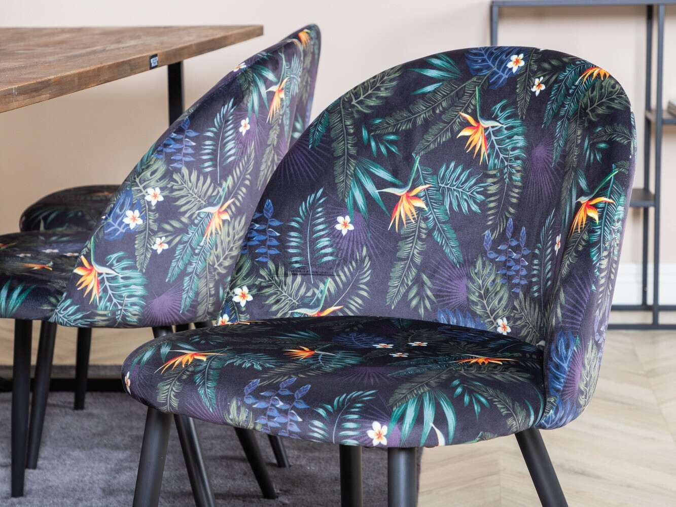 Valgomojo komplektas Dallas 1598 (Gėlių raštas)