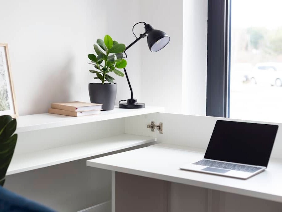 Kampinis darbo stalas Concept Pro Lenart (Balta)