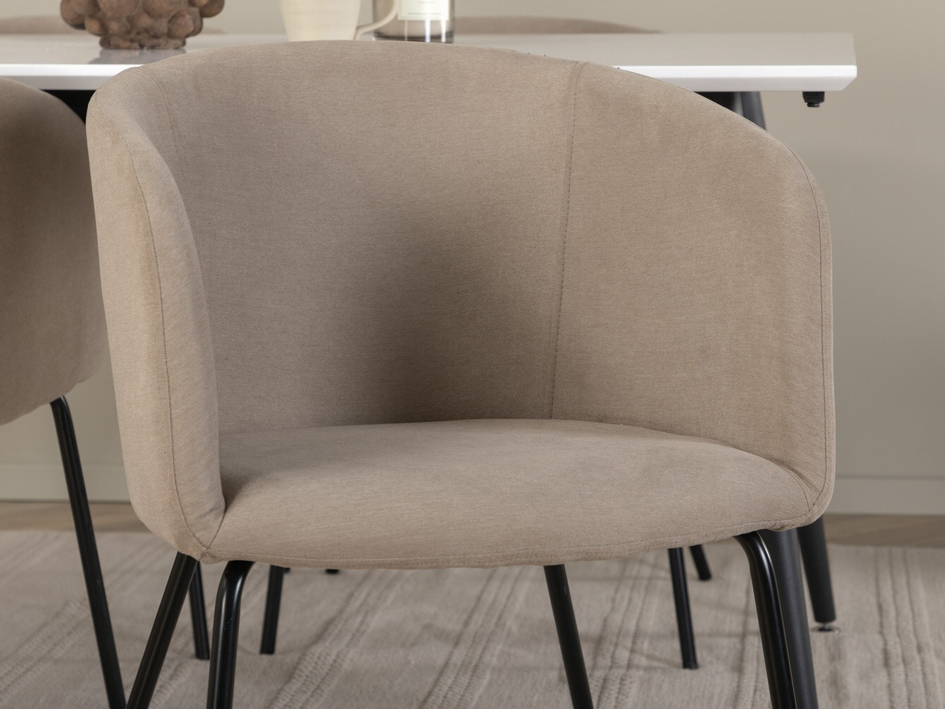 Valgomojo komplektas Dallas 2739 (Smėlinė + Juoda)