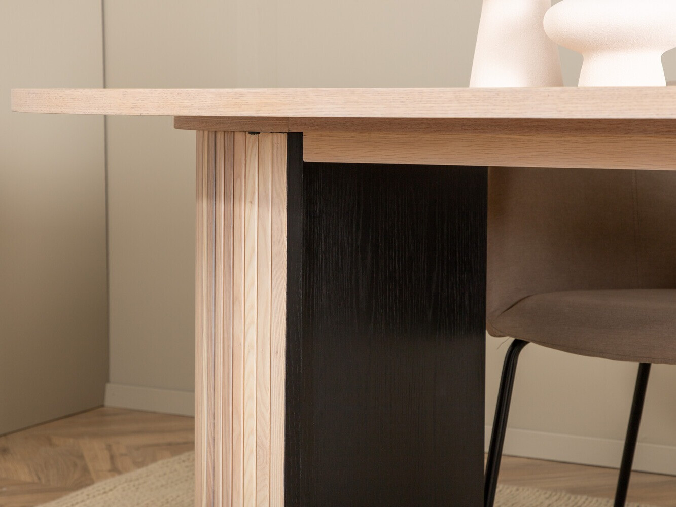 Valgomojo komplektas Dallas 2767 (Smėlinė + Juoda)