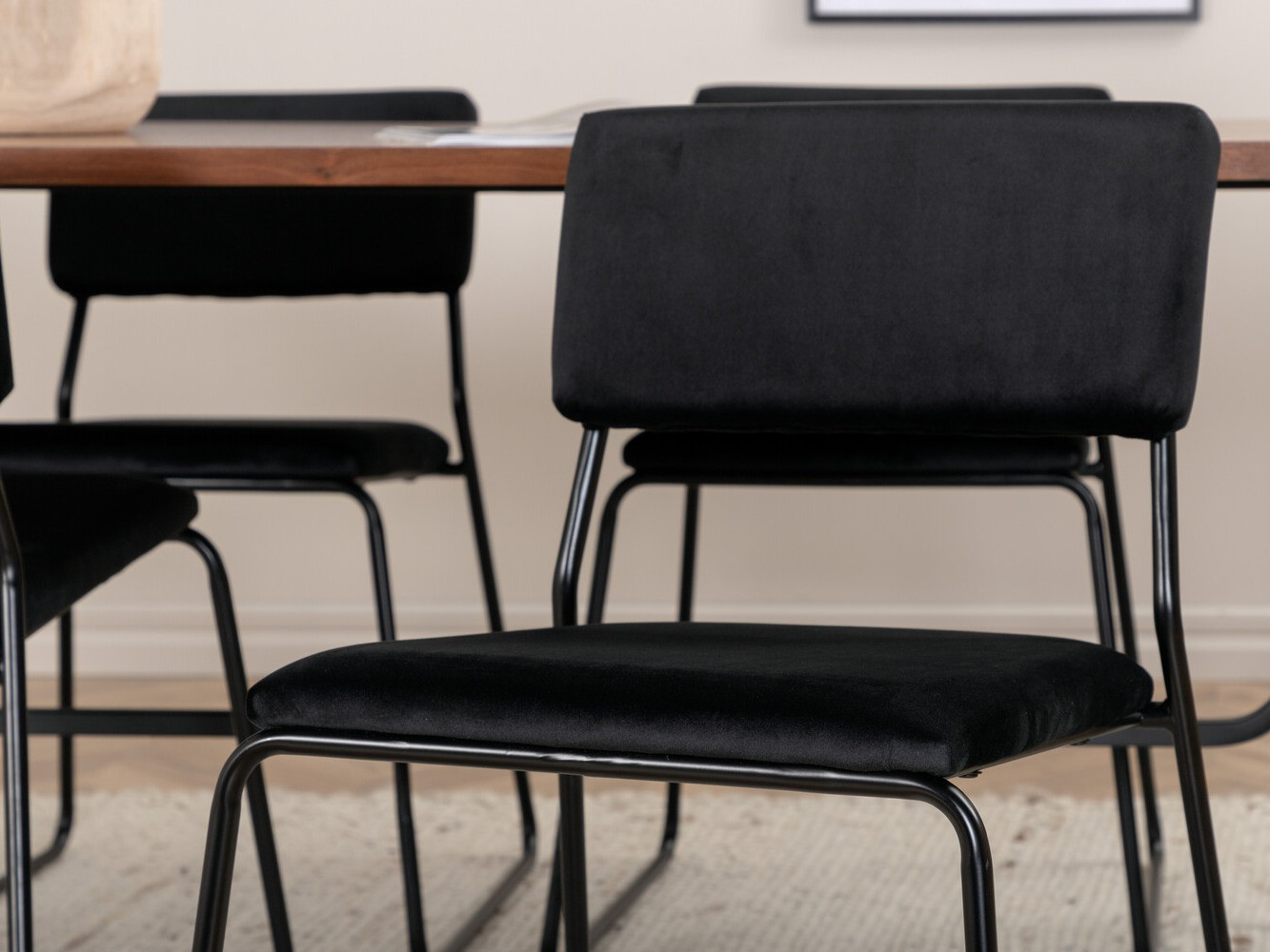 Valgomojo komplektas Dallas 2795 (Juoda)