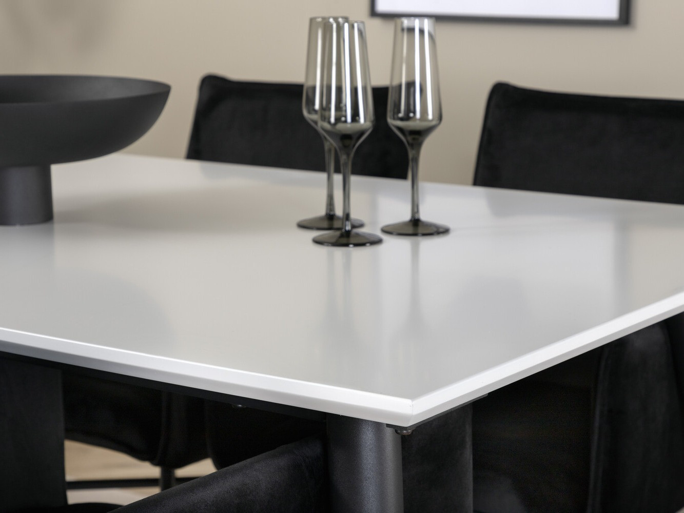 Valgomojo komplektas Dallas 2734 (Juoda)