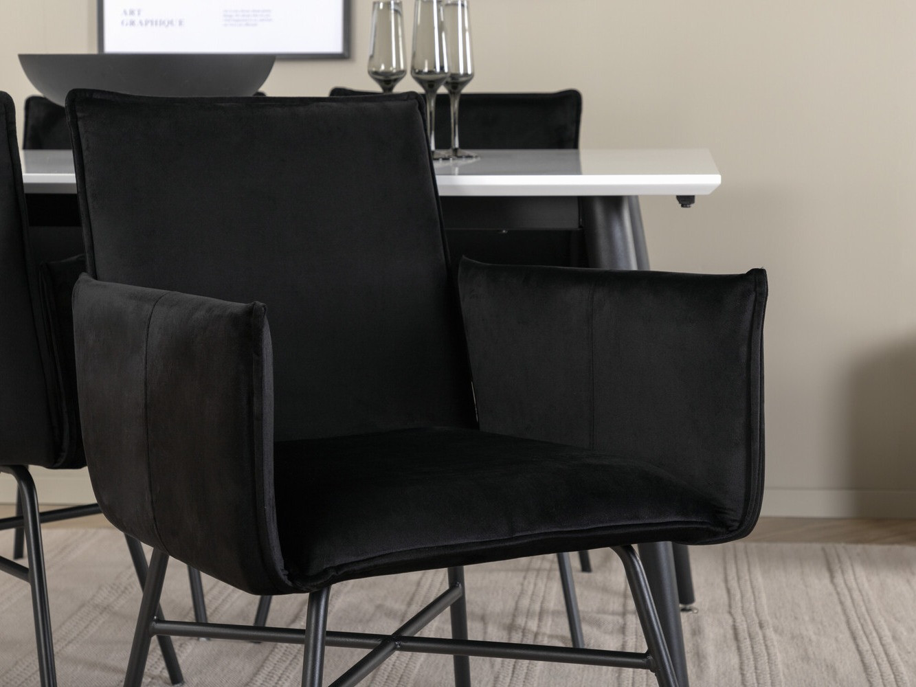 Valgomojo komplektas Dallas 2734 (Juoda)