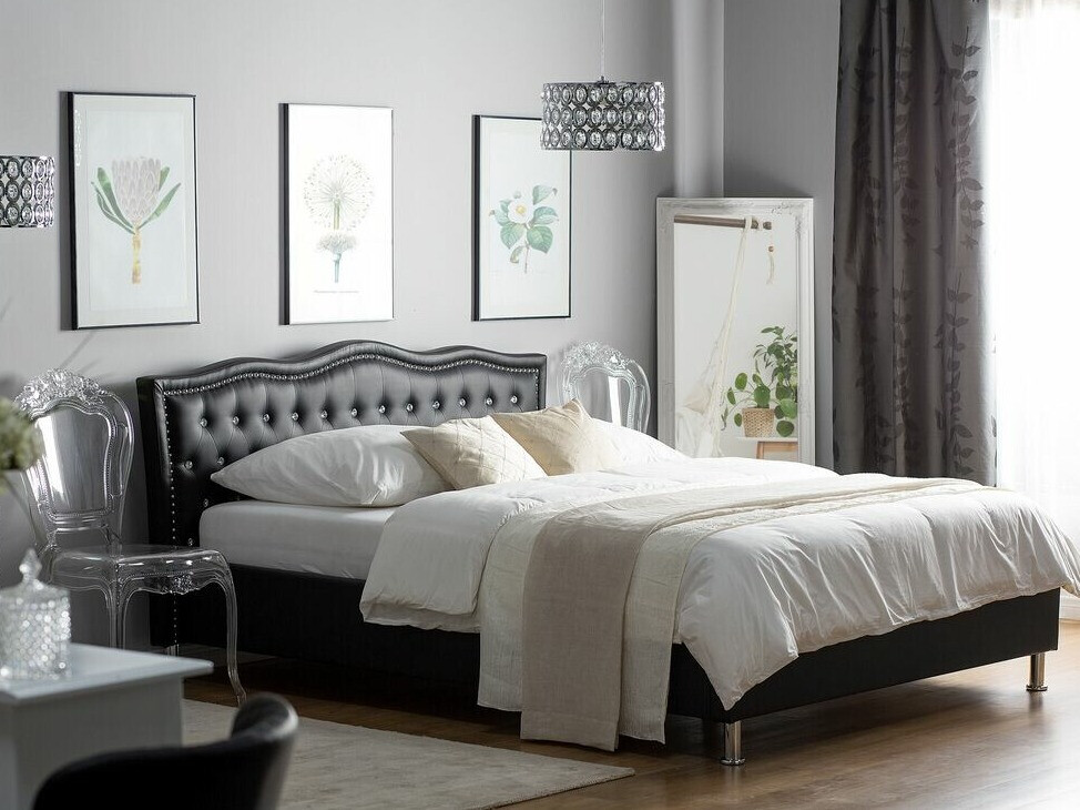 Lova Berwyn 720 (Juoda)