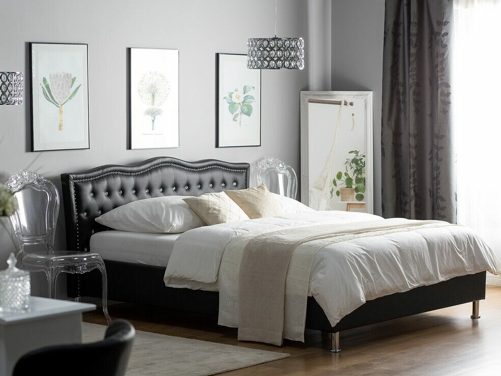 Lova Berwyn 720 (Juoda)