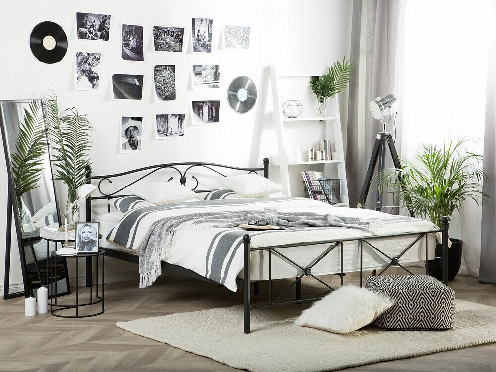 Lova Berwyn 817 (Juoda)