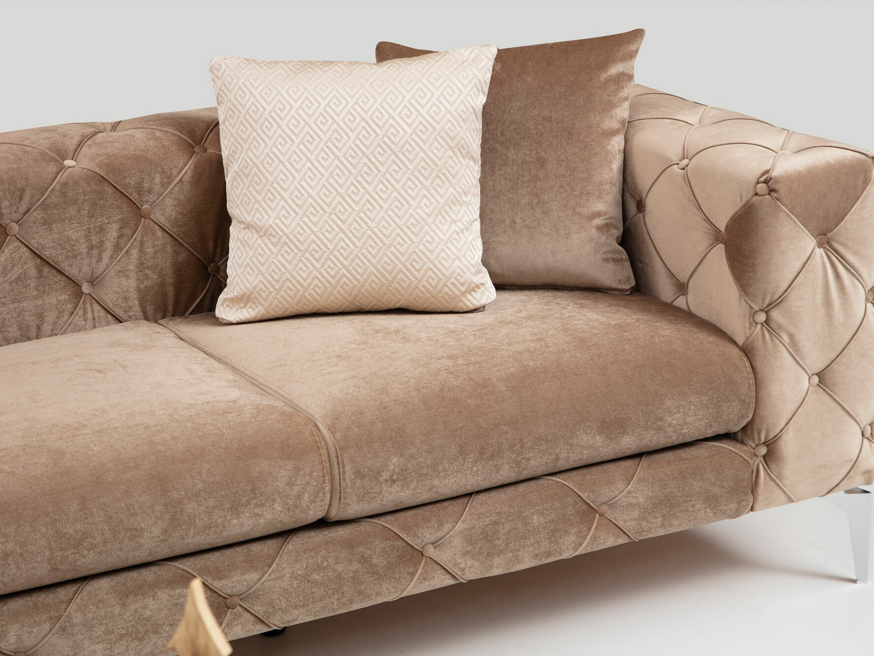 Chesterfield sofa Altadena 357