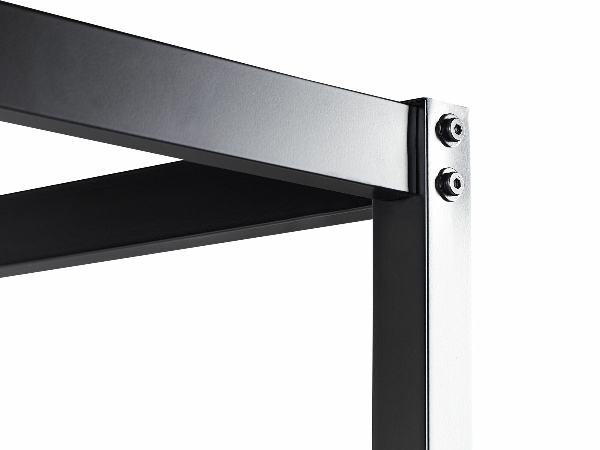 Lova Berwyn 1586 (Juoda)