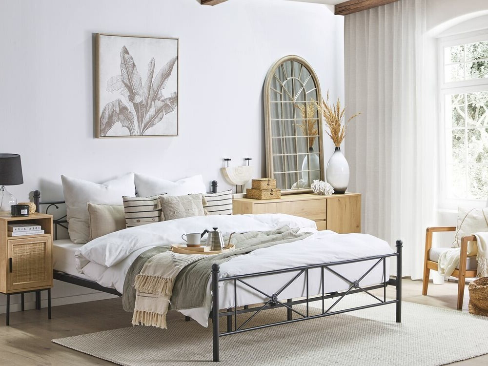 Lova Berwyn 817 (Juoda)