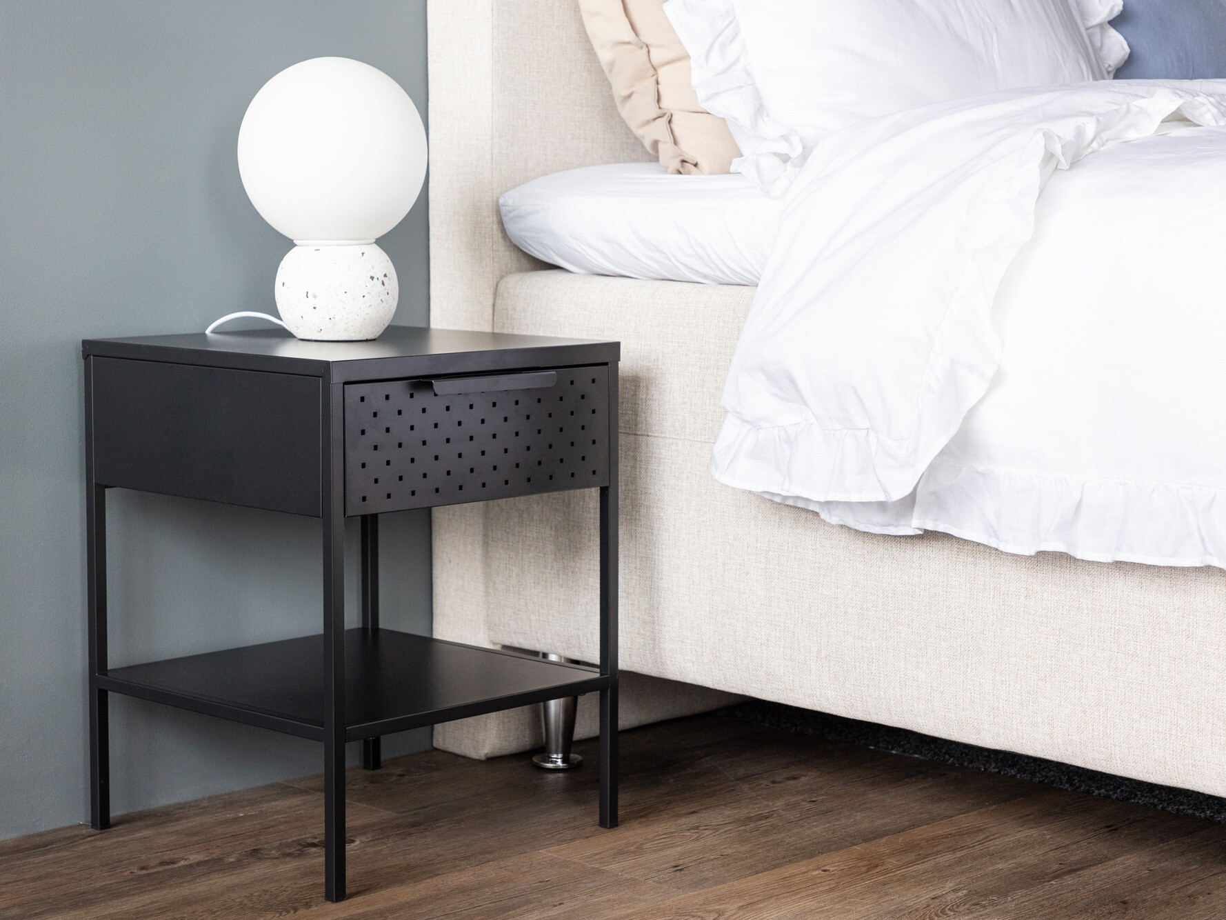 Naktinis staliukas Dallas 4299 (Juoda)