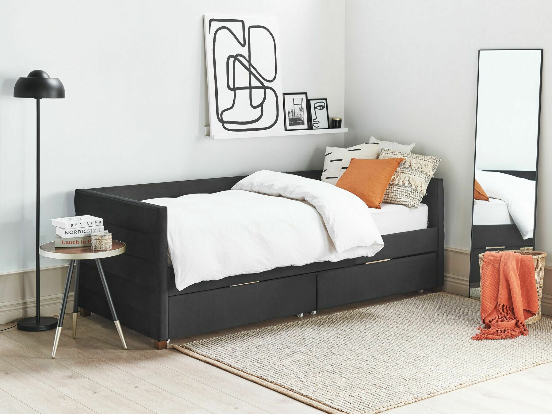 Lova Berwyn 613 (Juoda)