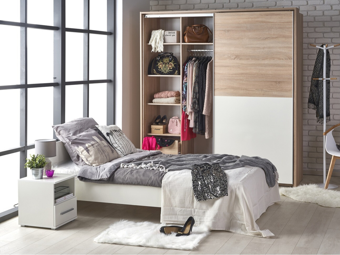 Lova Cirveso 104 (Balta + Blizgi balta)