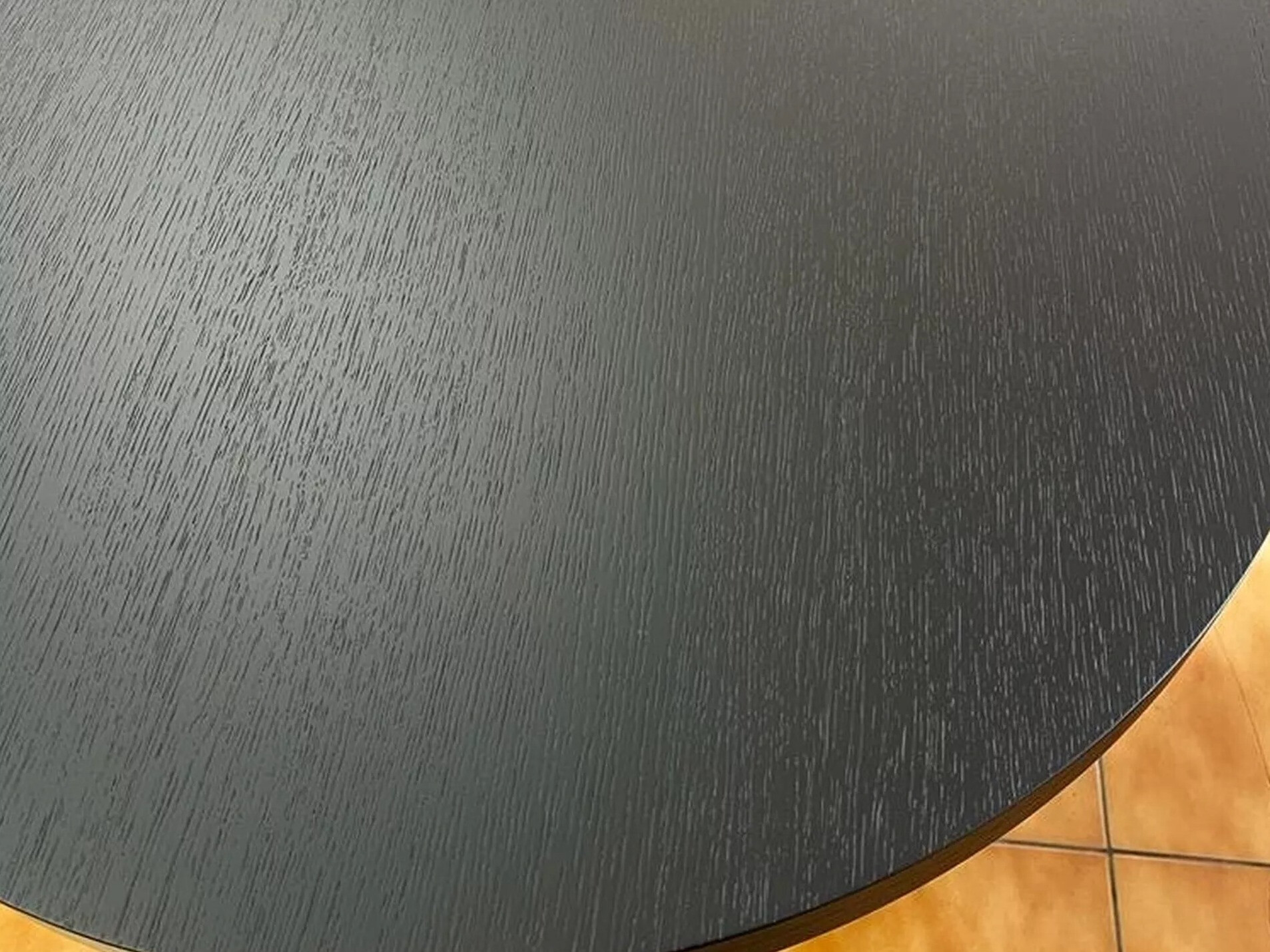 Stalas Detroit 121 (Juoda)