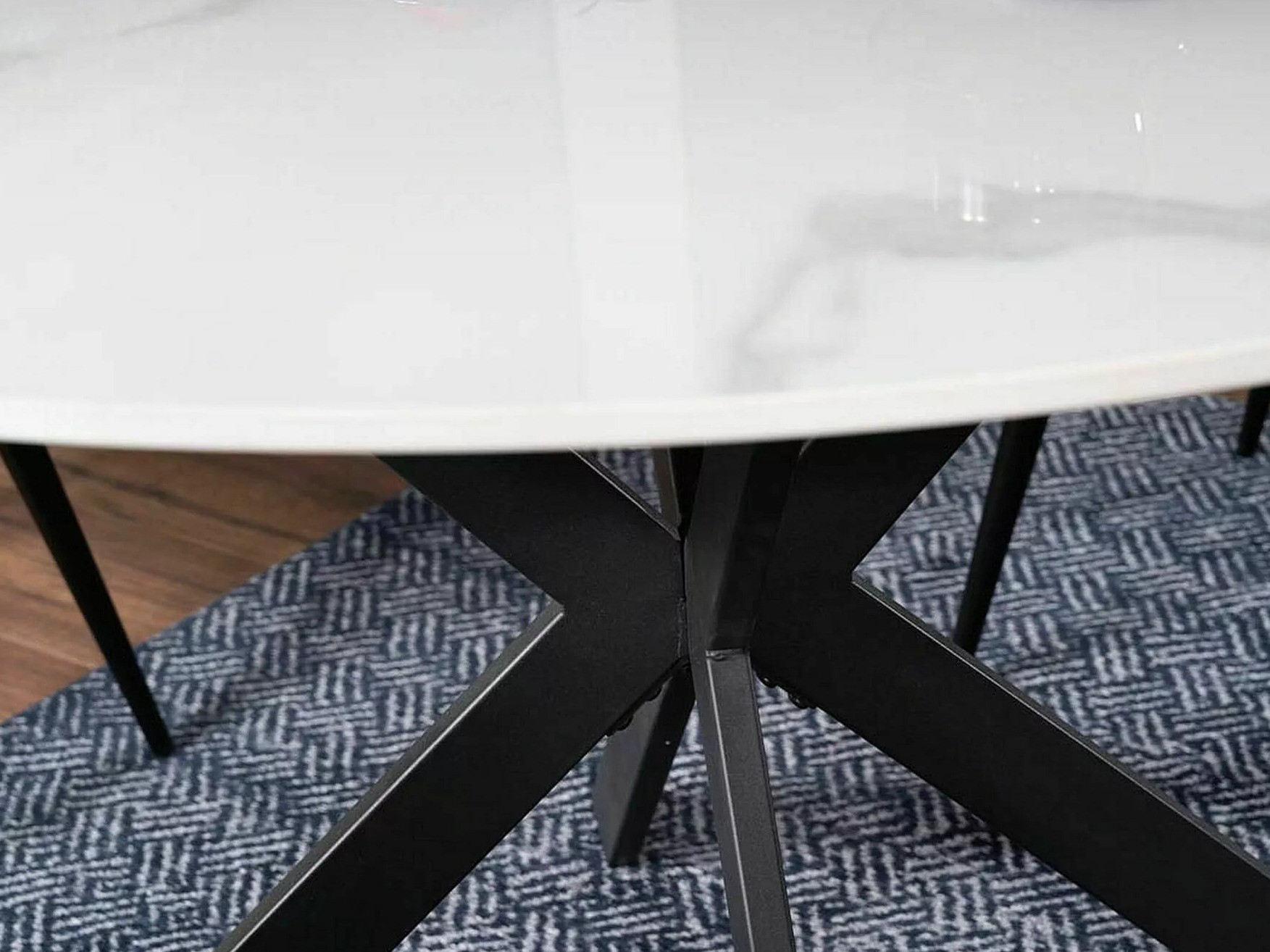 Stalas Detroit 256 (Baltas marmuras)