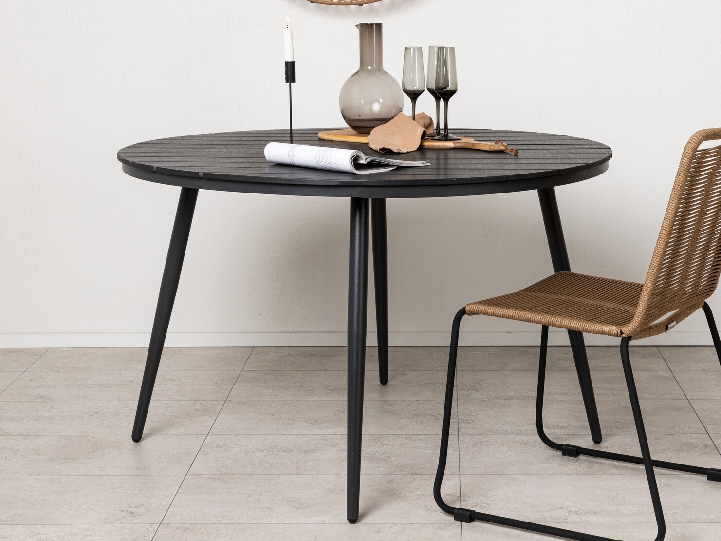 Lauko stalas Dallas 2467 (Juoda)