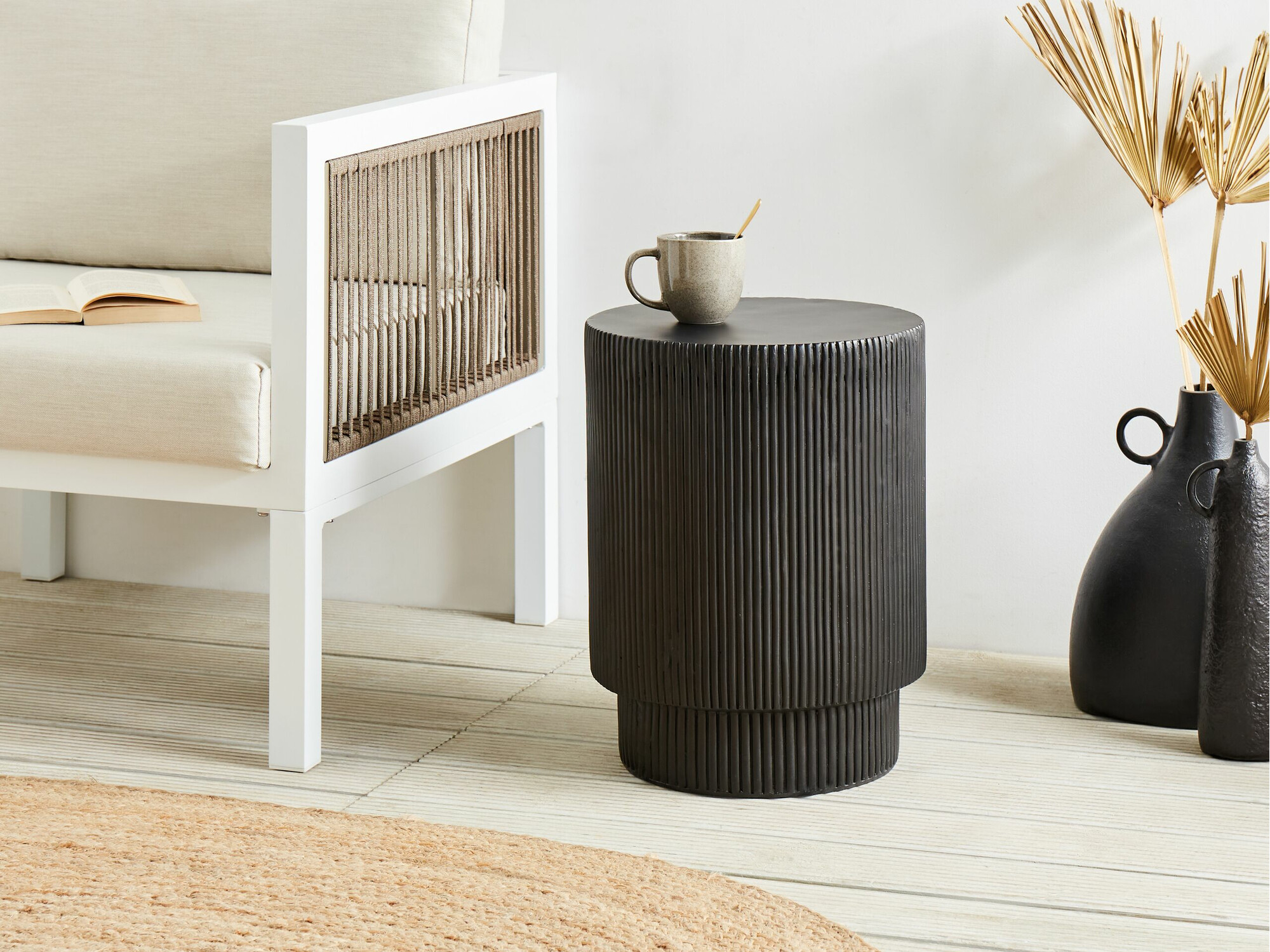 Šoninis staliukas Berwyn 2126 (Juoda)