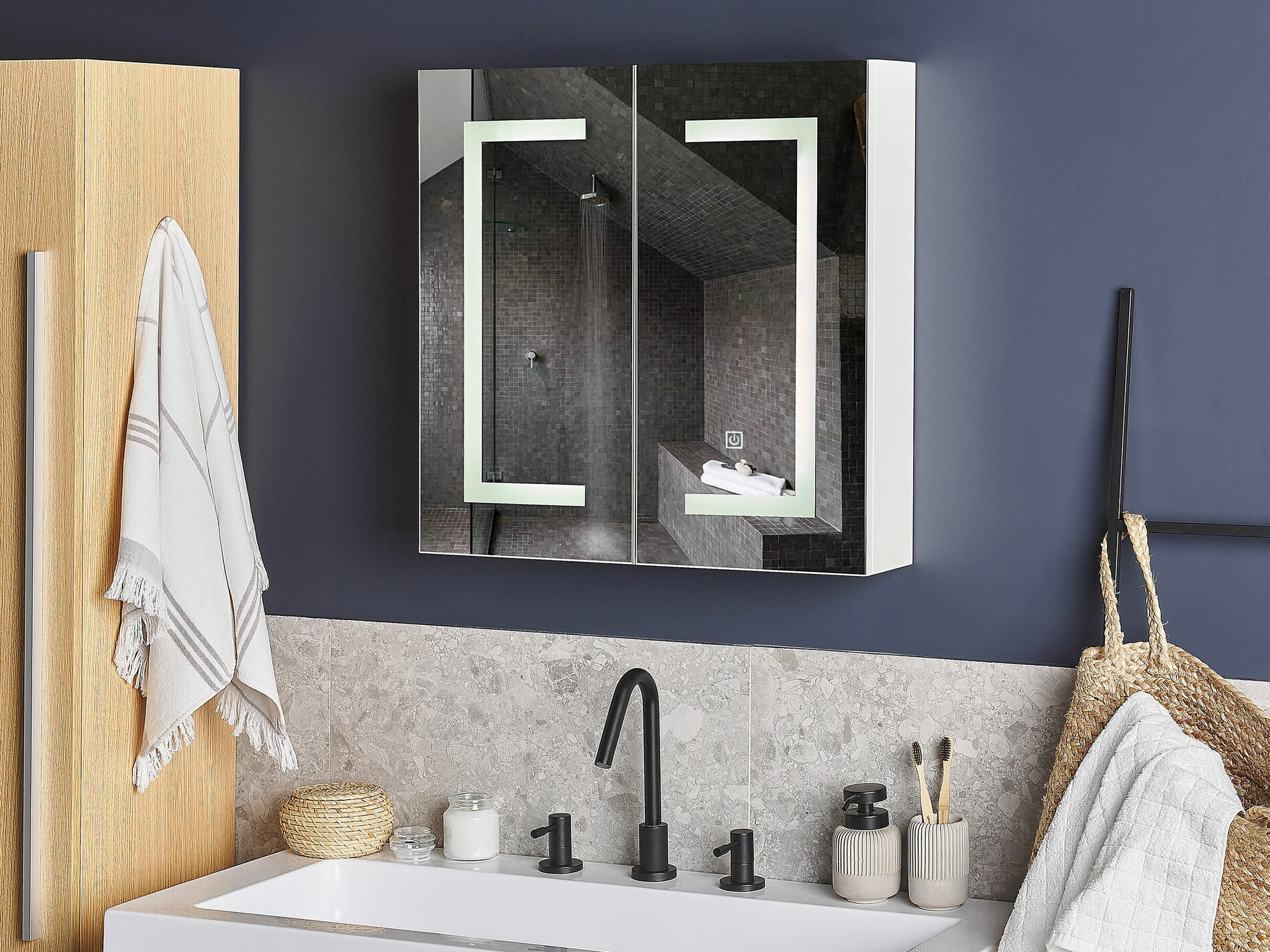 Vonios spintelė su veidrodžiu Berwyn 2153 (Balta)