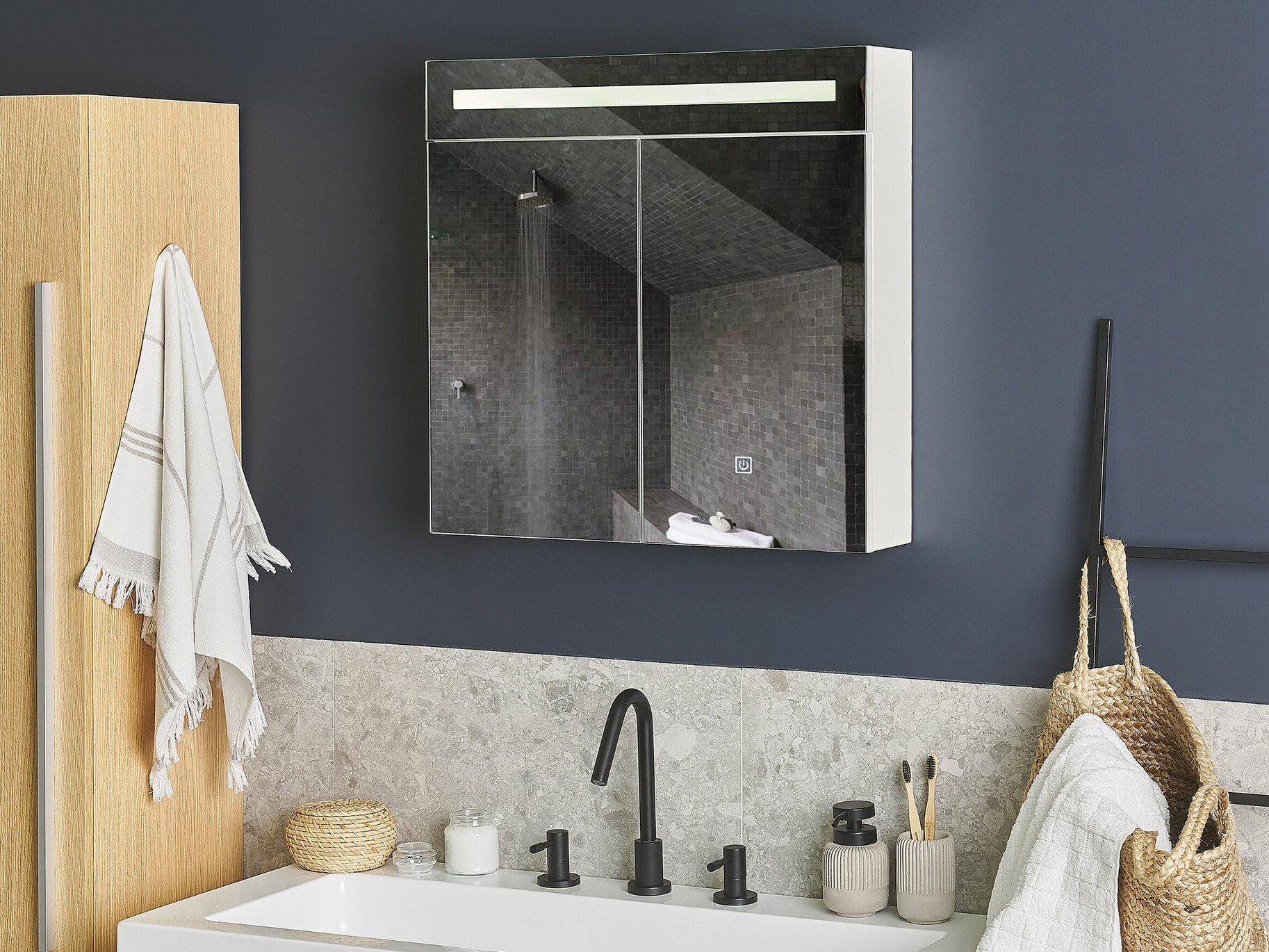 Vonios spintelė su veidrodžiu Berwyn 2154 (Balta)