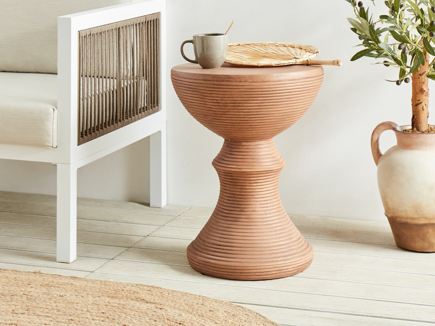 Šoninis staliukas Berwyn 2156