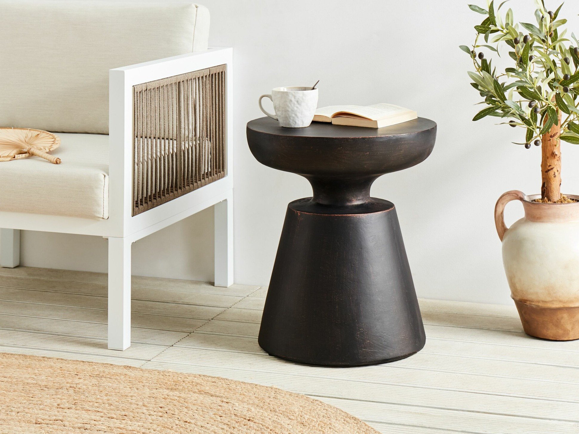 Šoninis staliukas Berwyn 2158