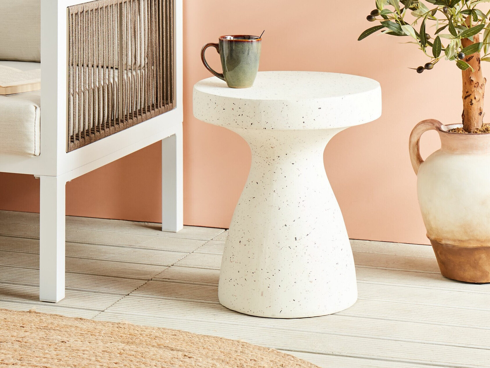 Šoninis staliukas Berwyn 2160