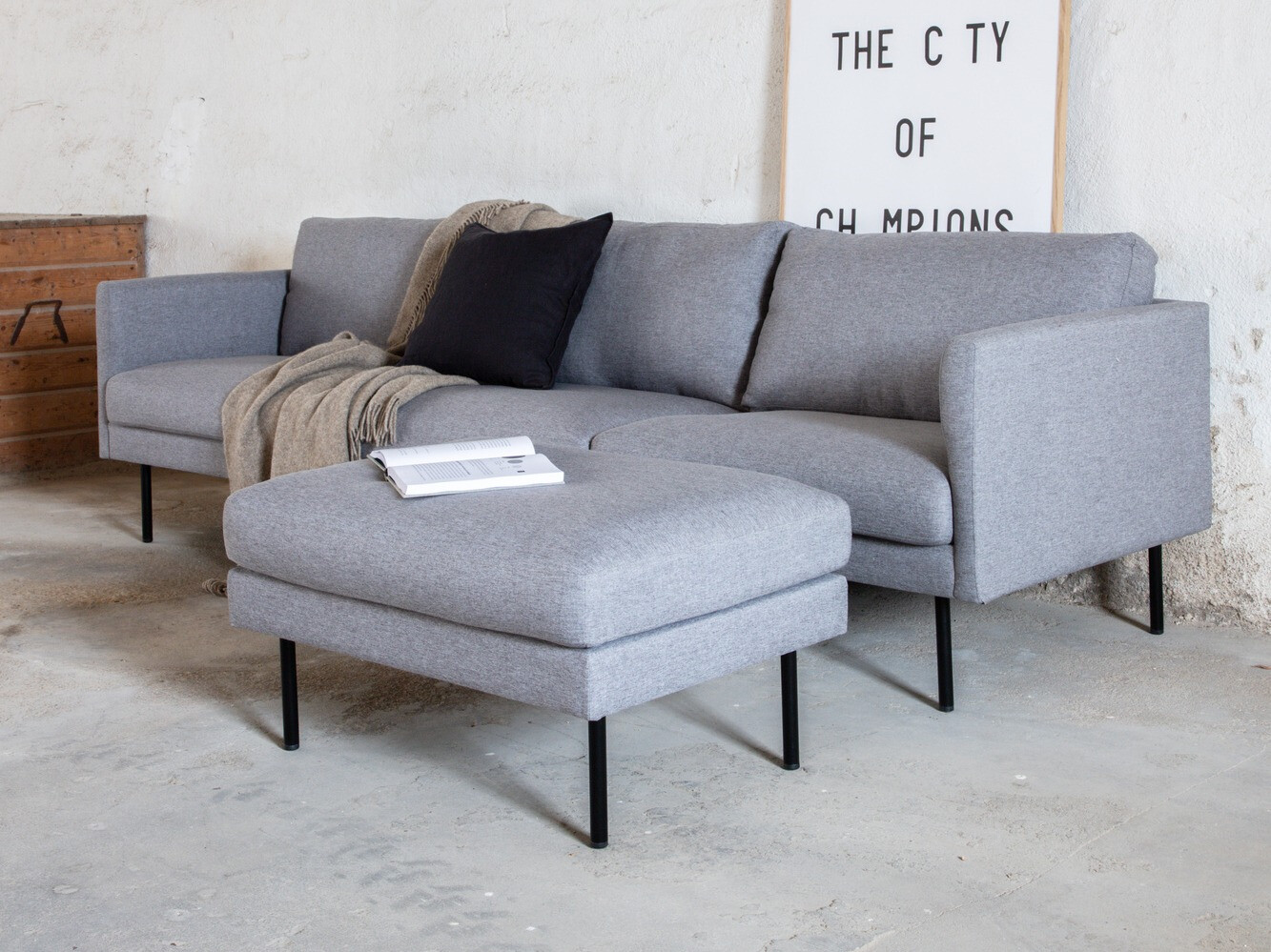 Pilki minkštų baldų komplektai