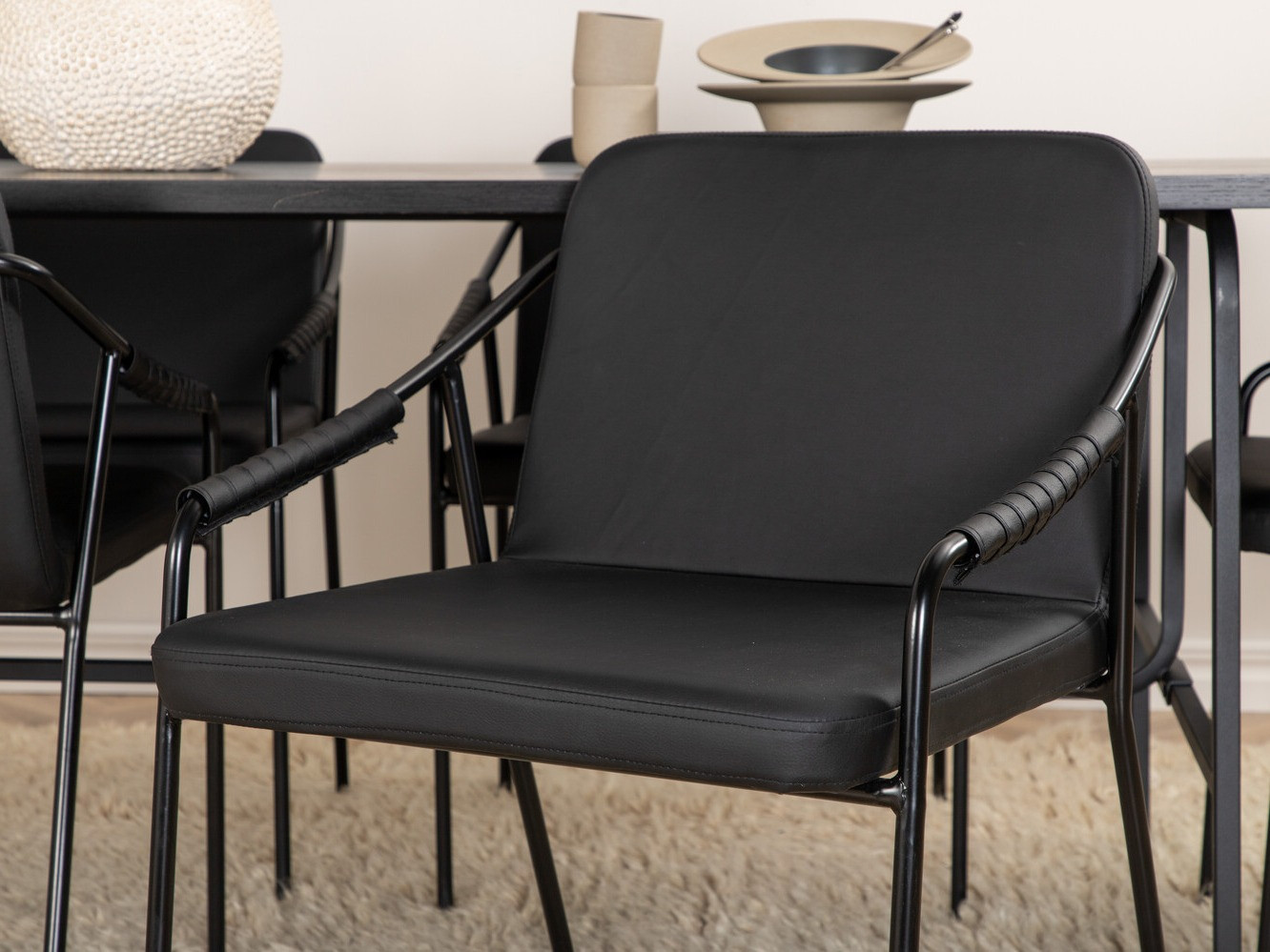 Valgomojo komplektas Dallas 2797 (Juoda)