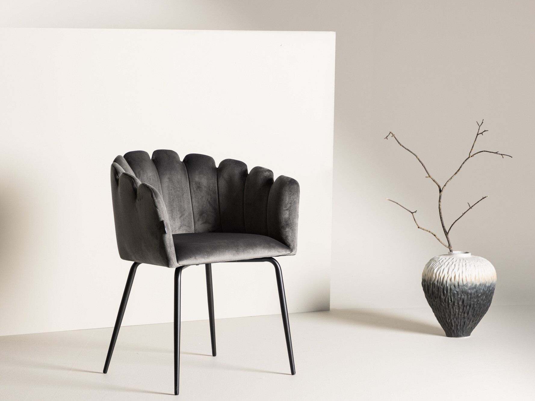 Kėdė Dallas 134 (Pilka + Juoda)