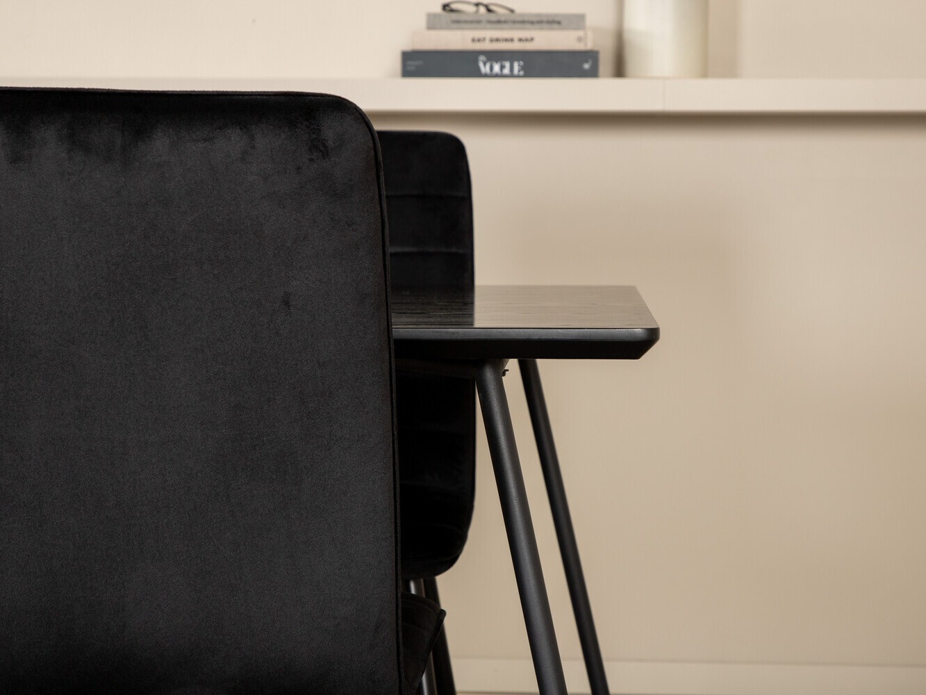 Valgomojo komplektas Dallas 2721 (Juoda)