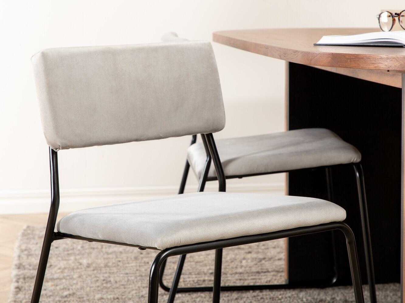 Valgomojo komplektas Dallas 2741 (Šviesi pilka + Juoda)