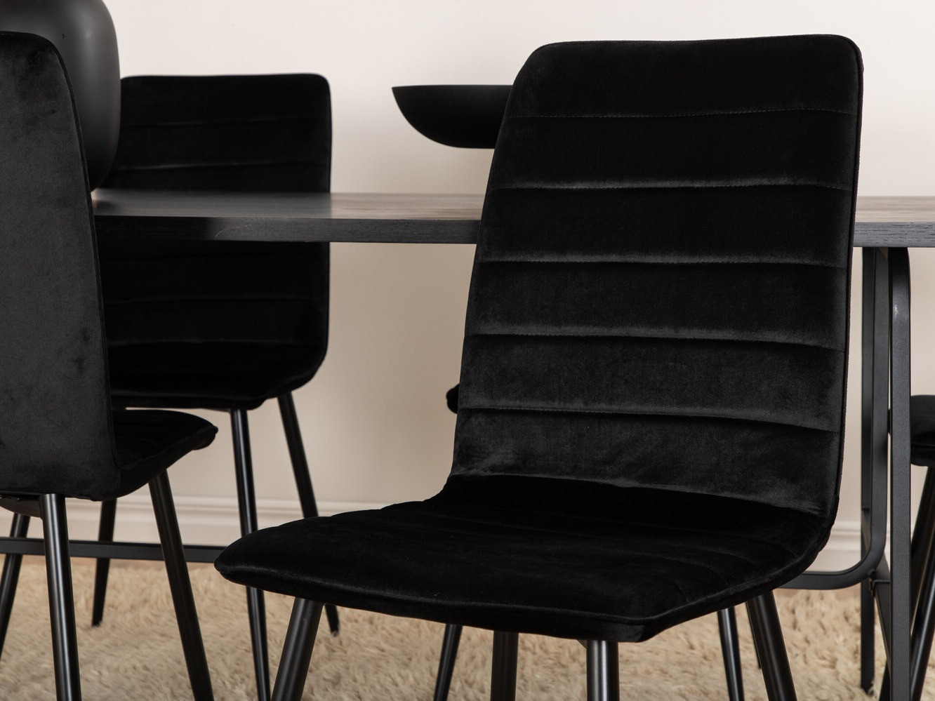 Valgomojo komplektas Dallas 2768 (Juoda)