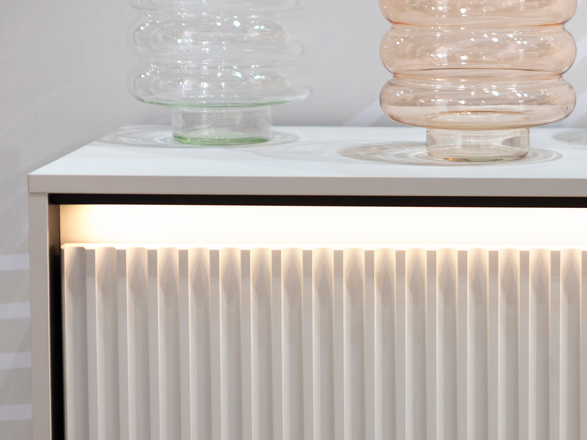 TV staliukas Fernolu 105 (Balta + Juoda)