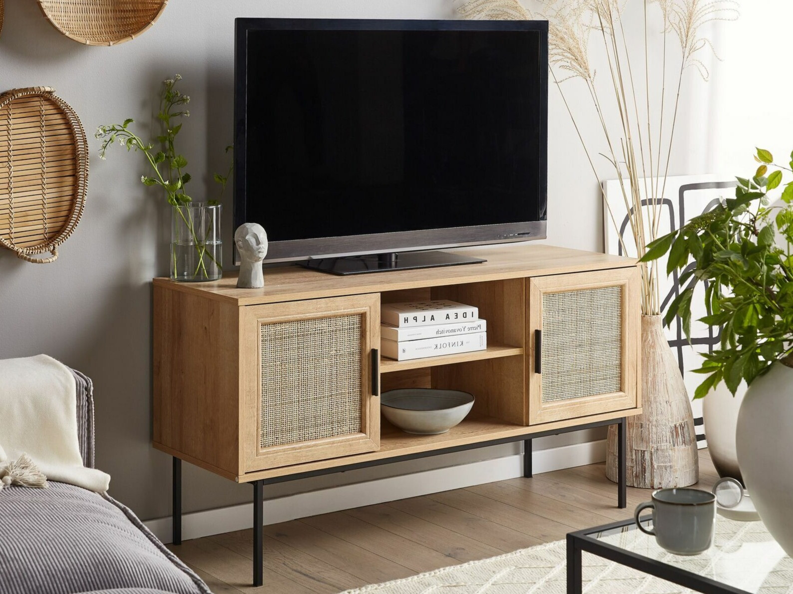 TV staliukas Levfelu 108