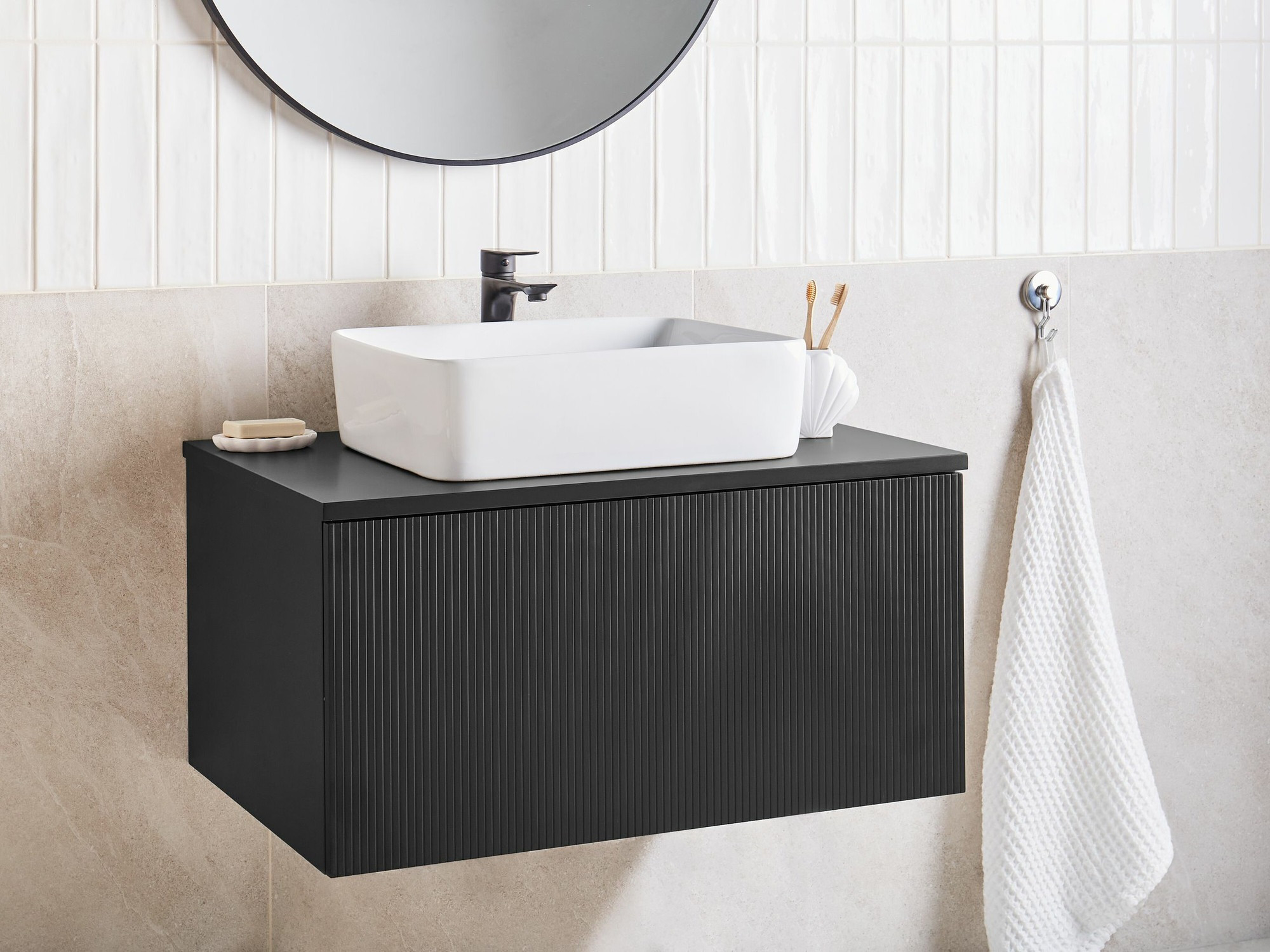 Pakabinama vonios spintelė praustuvui Berwyn 2254 (Juoda)