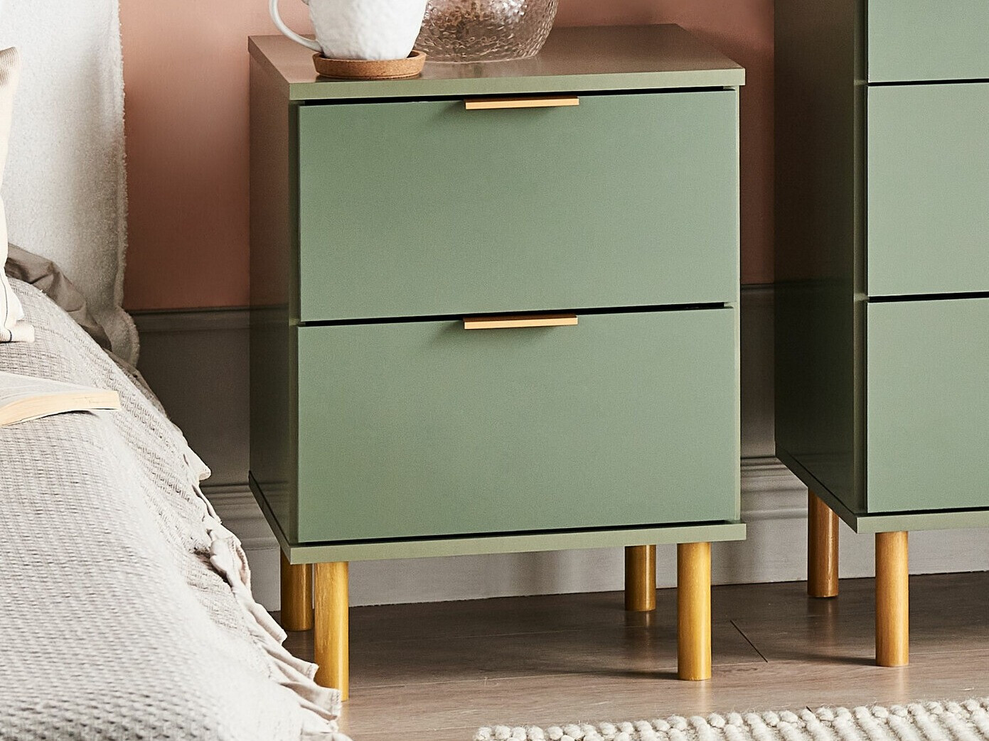 Naktinis staliukas Berwyn 2384 (Žalia)