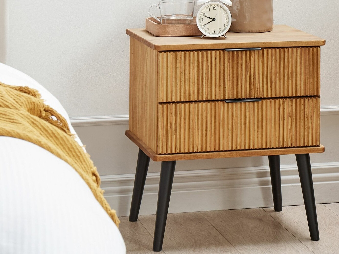 Naktinis staliukas Lirfioe 102